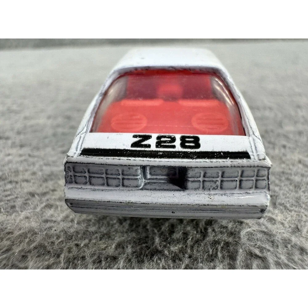 ROAD CHAMPS Classic Sports Die Cast Camaro White Car T5